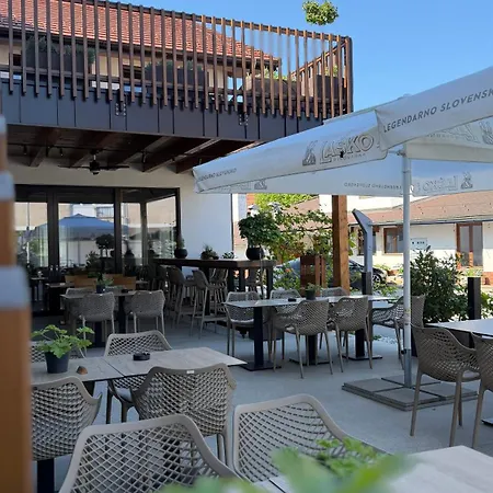 Gostilna Hrast & Affittacamere 4*