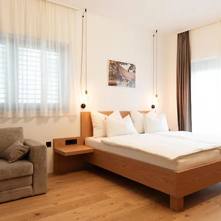 Gostilna Hrast & 4* Apace